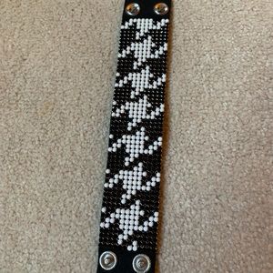 Swarovski black/white beaded med band snap brac